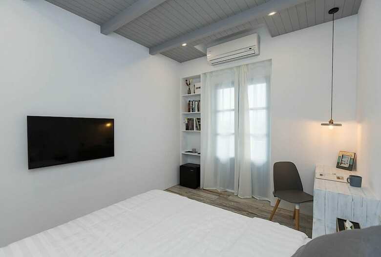 Hotel Blue White