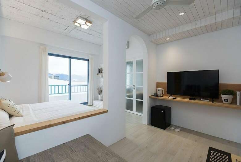 Hotel Blue White