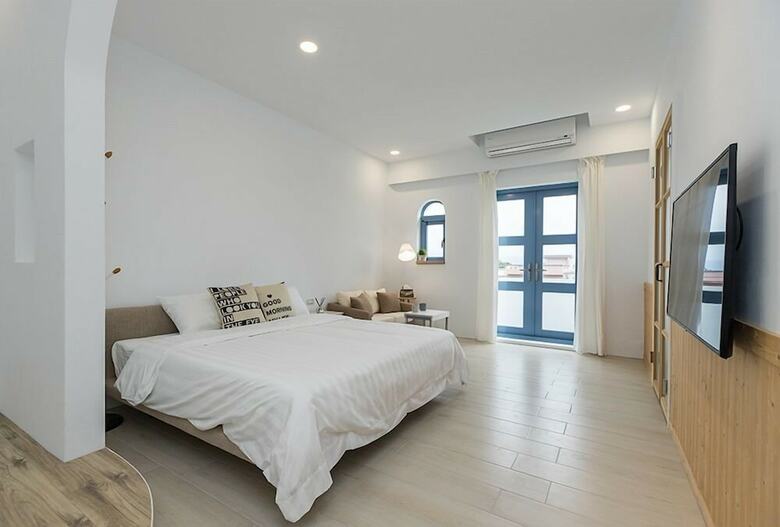 Hotel Blue White