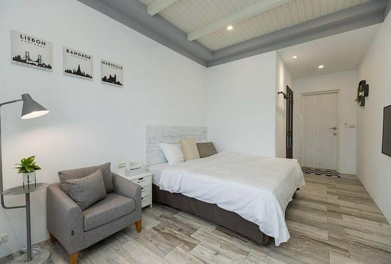 Hotel Blue White