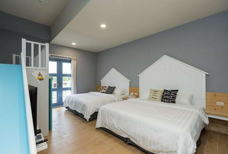 Hotel Blue White
