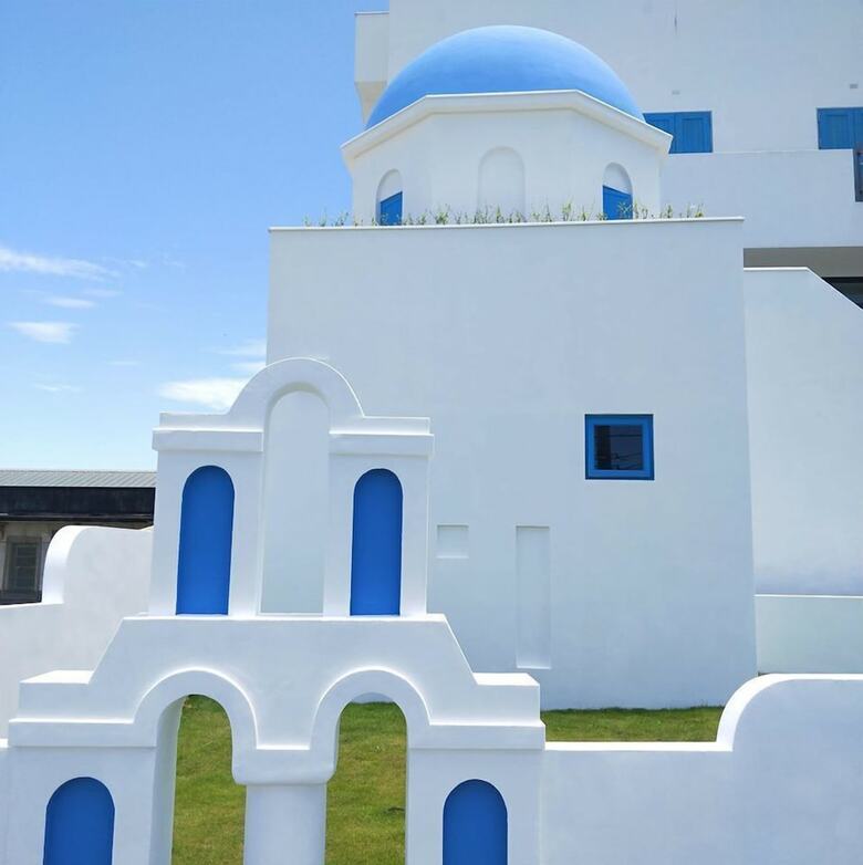 Hotel Blue White