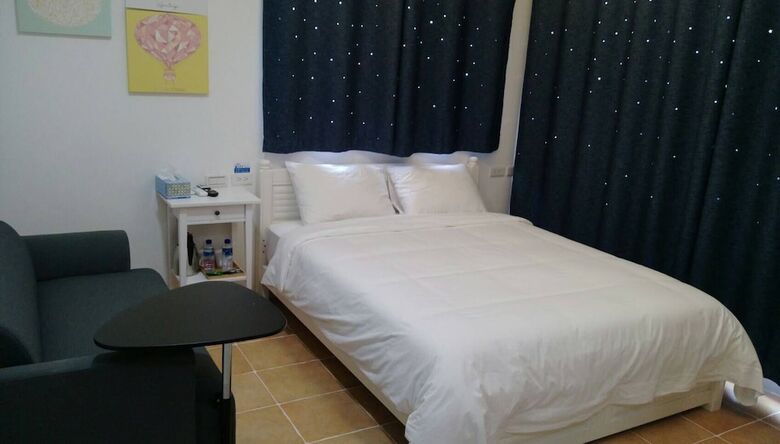 Meihua Lake Corner B&B