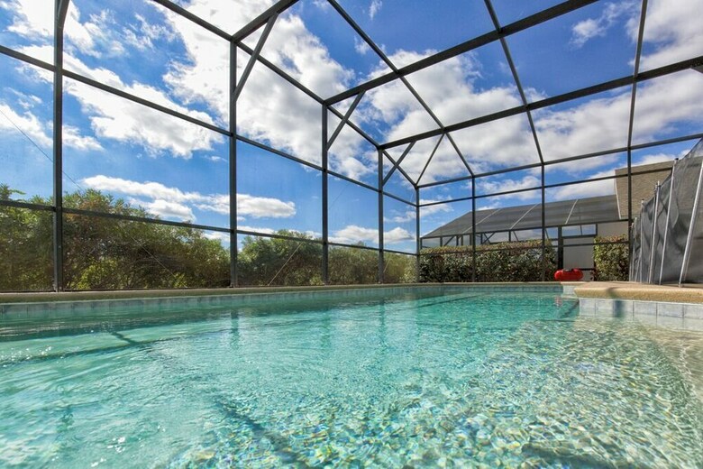 Huge Gated Pool Home Perfect For Large Families!