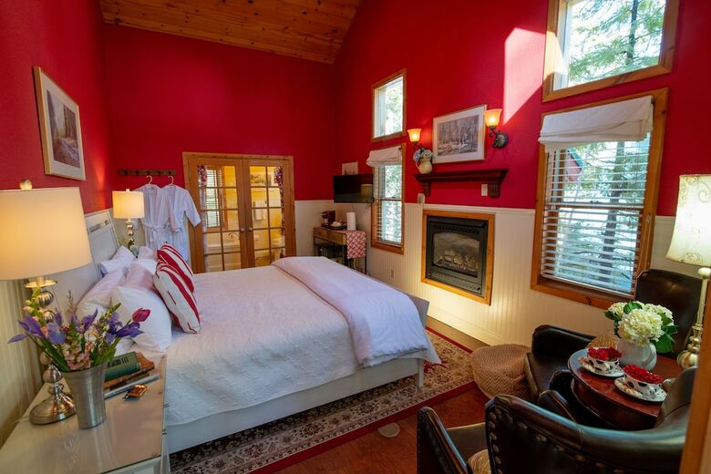 Elliott House Bed & Breakfast