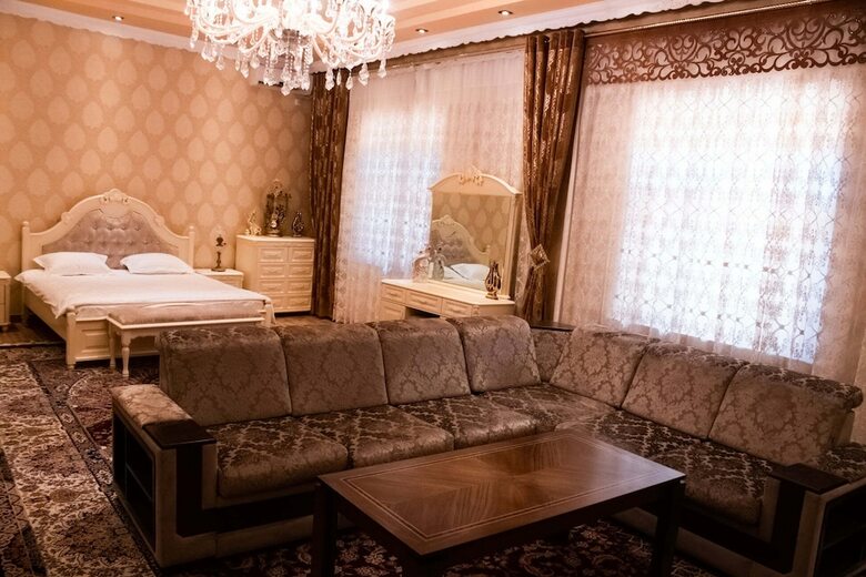 Hostal Eleon Hotel