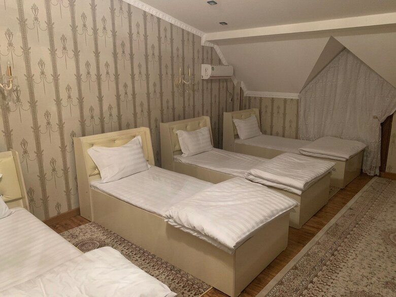 Hostal Eleon Hotel