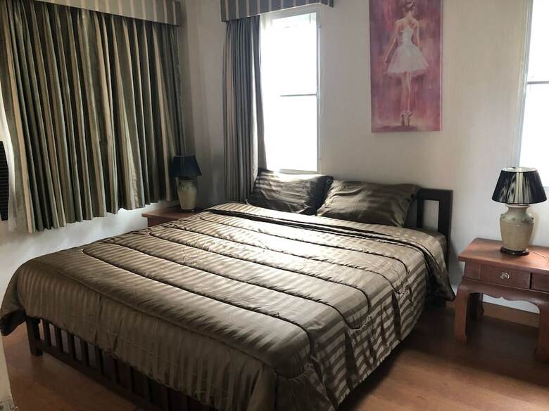 Pattaya Pool Villa Tlh