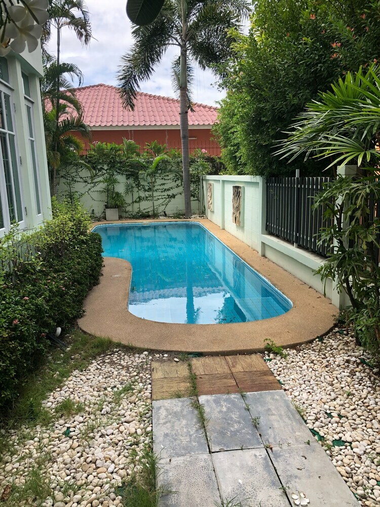 Pattaya Pool Villa Tlh