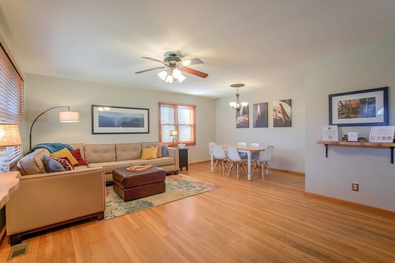 Home Sweet Home 3 Beds Central Springs Locale!
