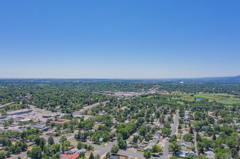 Home Sweet Home 3 Beds Central Springs Locale!