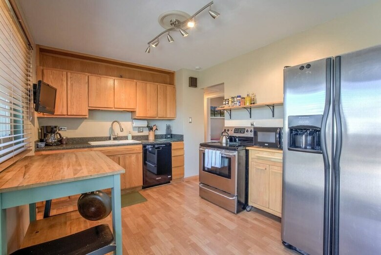 Home Sweet Home 3 Beds Central Springs Locale!
