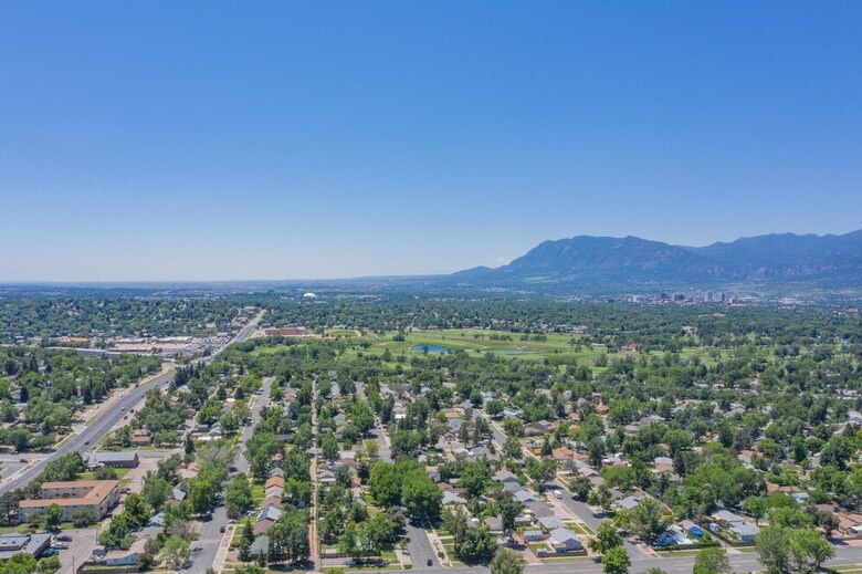 Home Sweet Home 3 Beds Central Springs Locale!