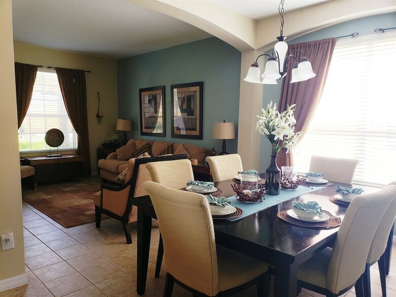 West Facing 6 Bed 5.5 Bath Villa With Private Pool & Spa. Conservation Views