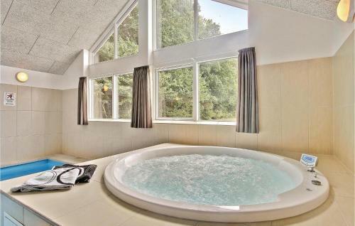 Holiday Home Kronens Have Tranek�r VI