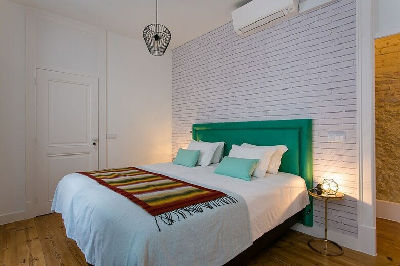 Modern Deluxe Apartment Rentexperience