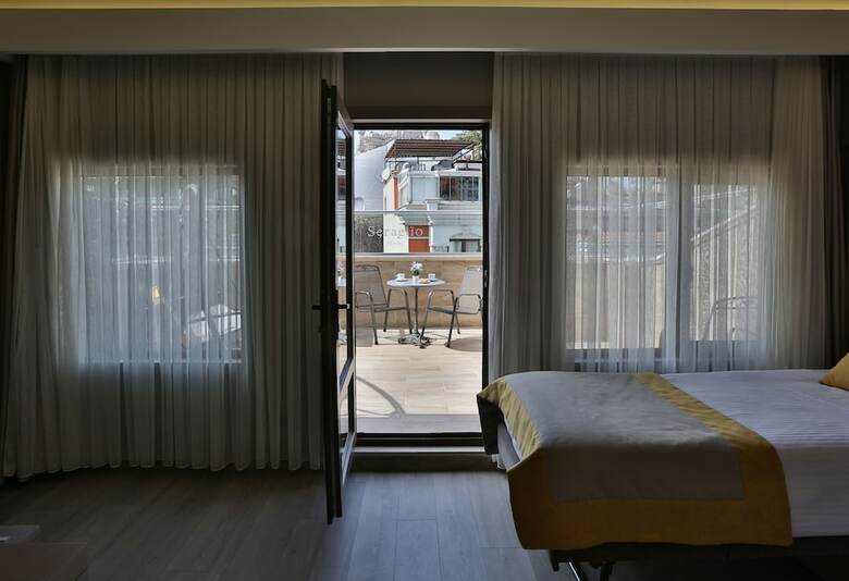 Seraglio Hotel & Suites