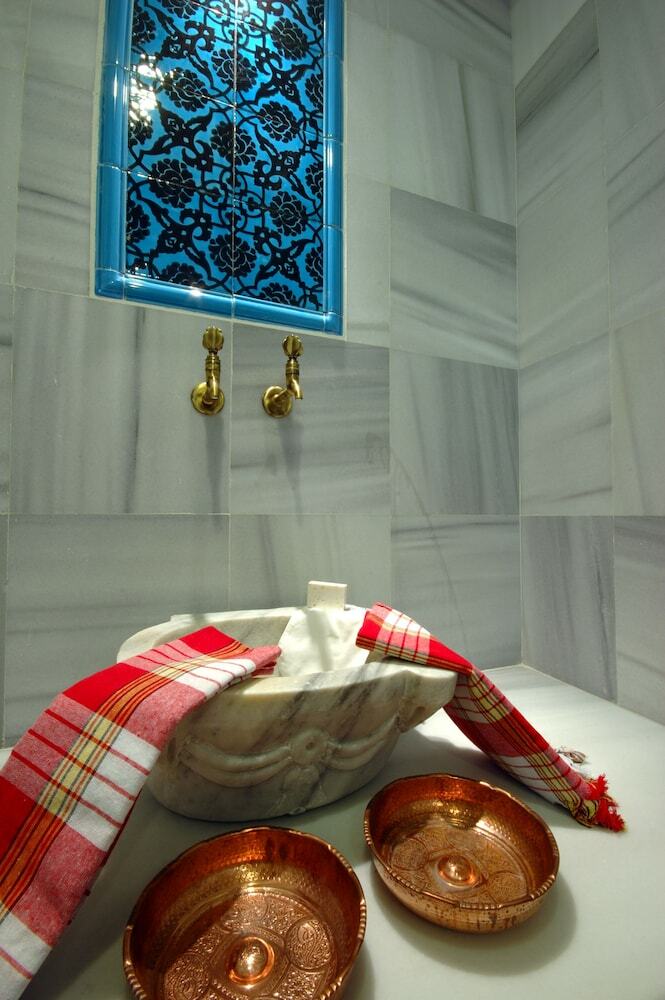 Seraglio Hotel & Suites