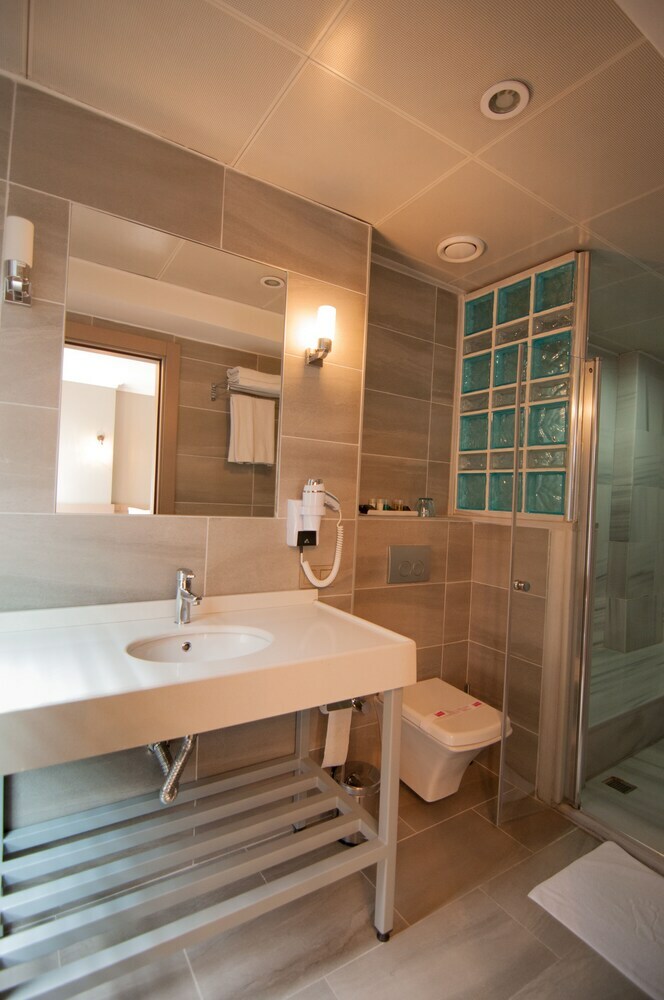 Seraglio Hotel & Suites