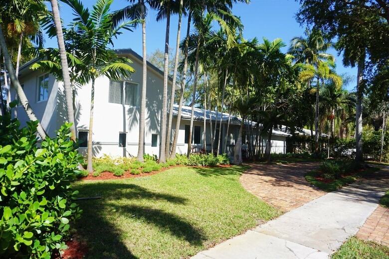Luxe Miami Shores Home With Pool & Bbq