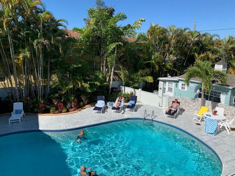El Chico Frank`s Key West Experience