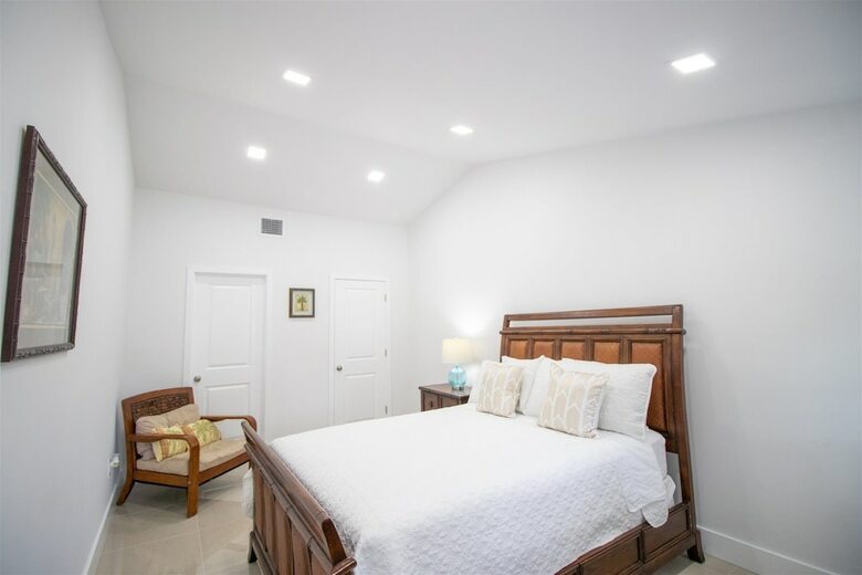 Like New Miami Springs Family Home