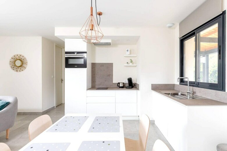 Apartment With 2 Bedrooms In Malauc�ne, With Pool Access And Wifi