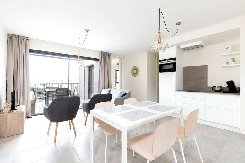 Apartment With 2 Bedrooms In Malauc�ne, With Pool Access And Wifi