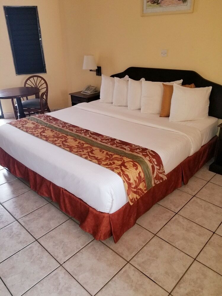 Hotel Allamanda Beach Resort