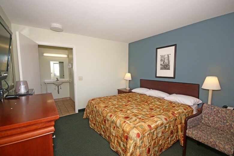 Royal Inn Charlotte Airport Hotel