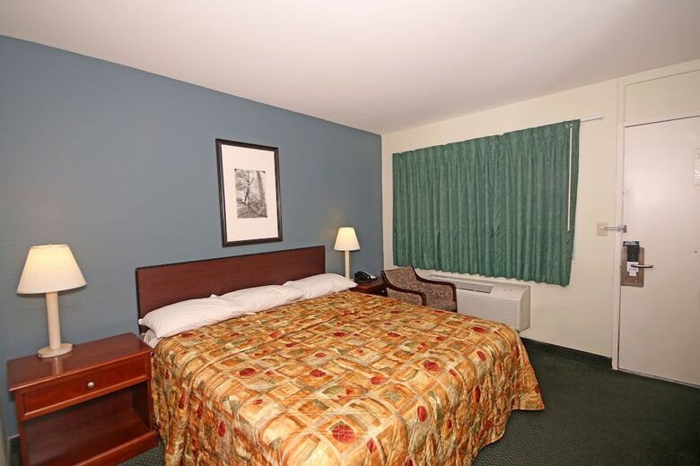 Royal Inn Charlotte Airport Hotel
