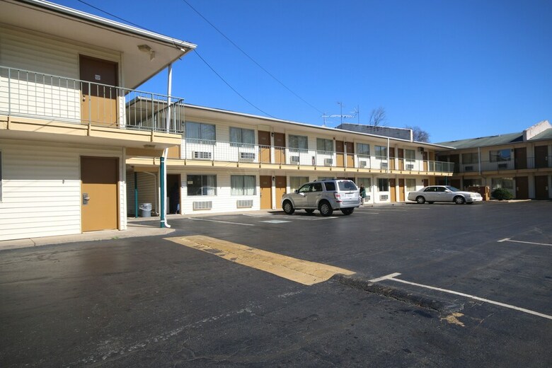 Royal Inn Charlotte Airport Hotel