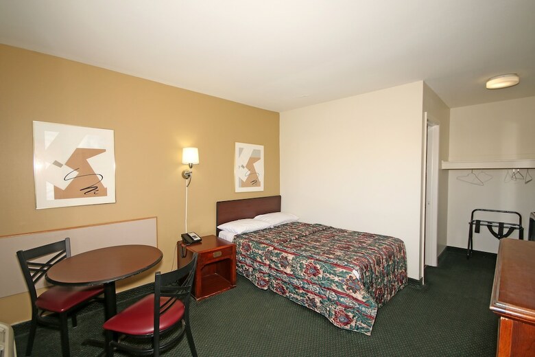 Royal Inn Charlotte Airport Hotel