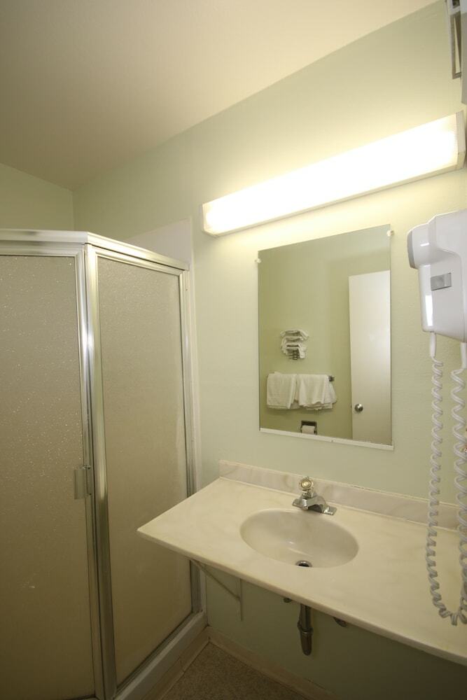 Royal Inn Charlotte Airport Hotel