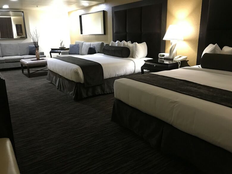 Ramada By Wyndham Terrible's Hotel And Casino