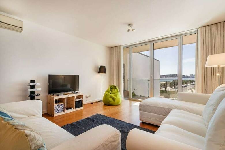 Gorgeous Apartment In Alges With Stunning Rooftop Pool