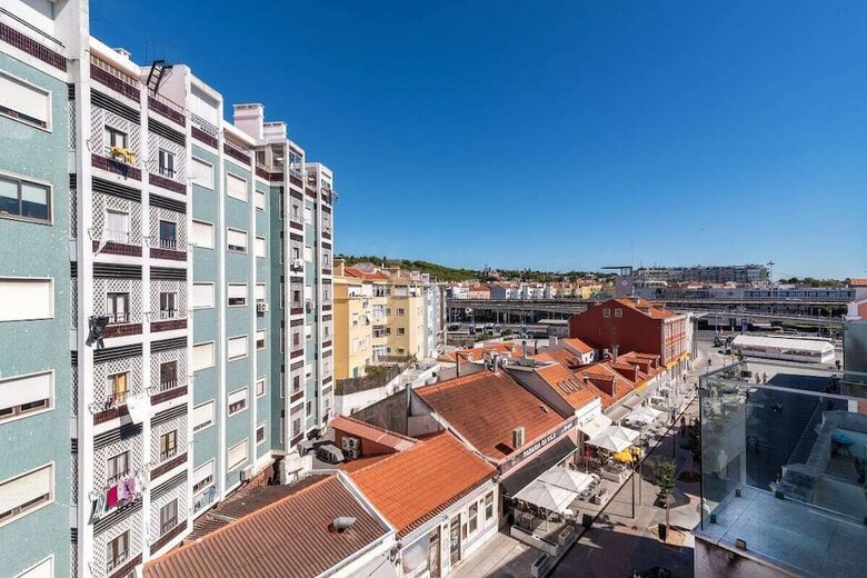 Gorgeous Apartment In Alges With Stunning Rooftop Pool