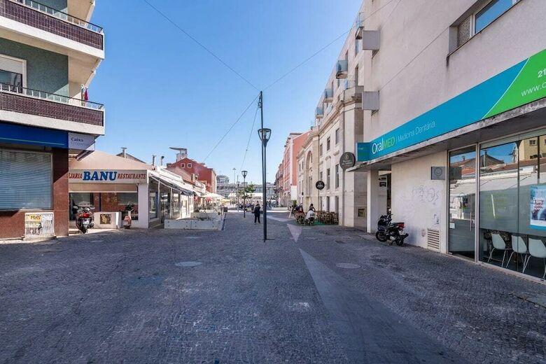 Gorgeous Apartment In Alges With Stunning Rooftop Pool