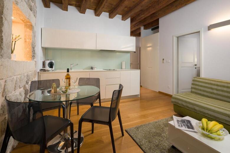 Nije Pre?a Apartments