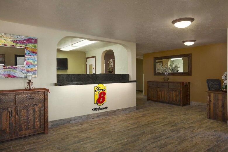 Hotel Super 8 By Wyndham Idaho Falls