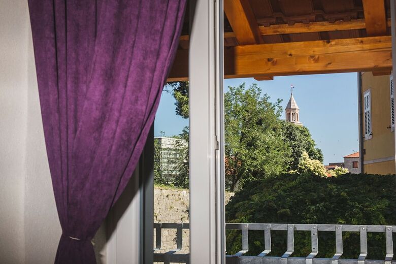 Apartamentos Sir George Luxury Suites