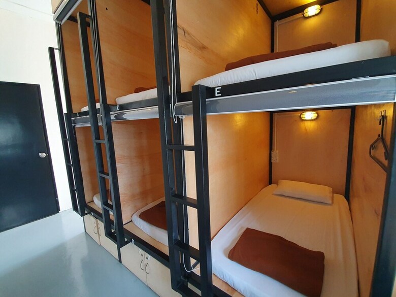 Hostal Oyo 89728 Home Guesthouse & Cafe