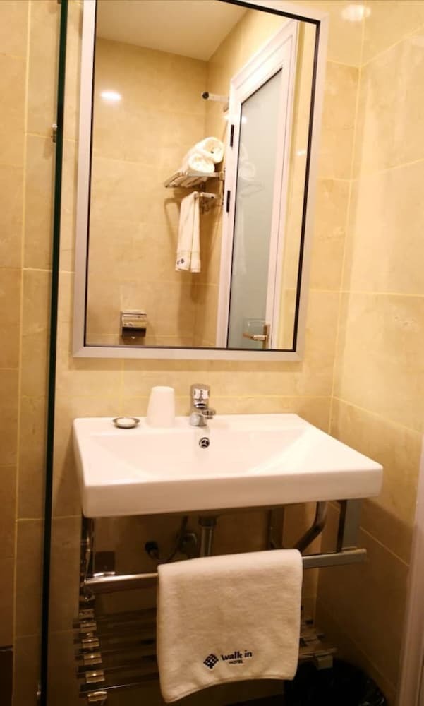 Walk In Hotel