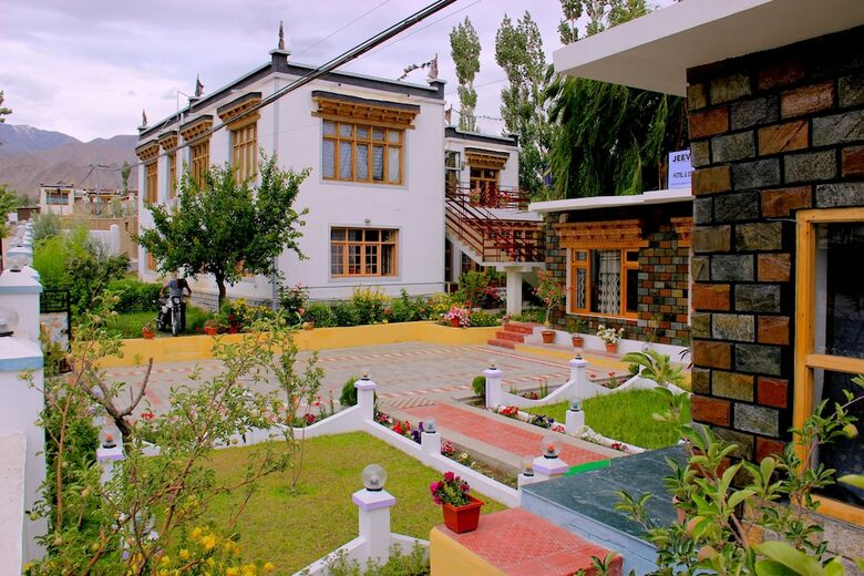 Tih Hotel Jeevanam Villa