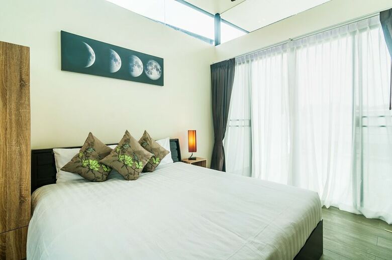 3bdr Townhouse 800m From Bangtao Beach