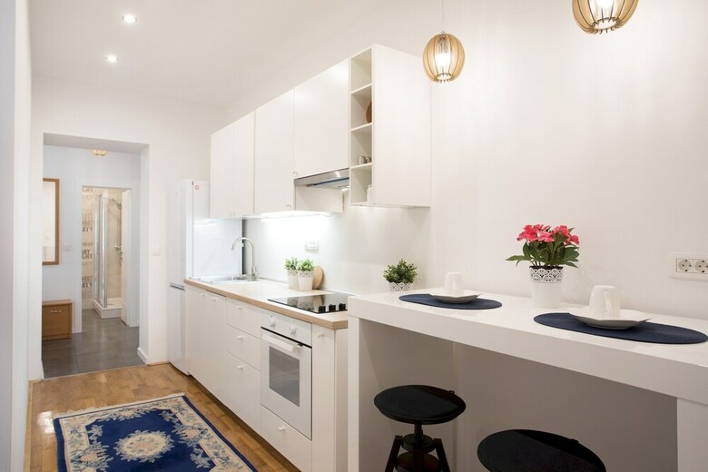 Bright And Spacious Apartment In The City Center!