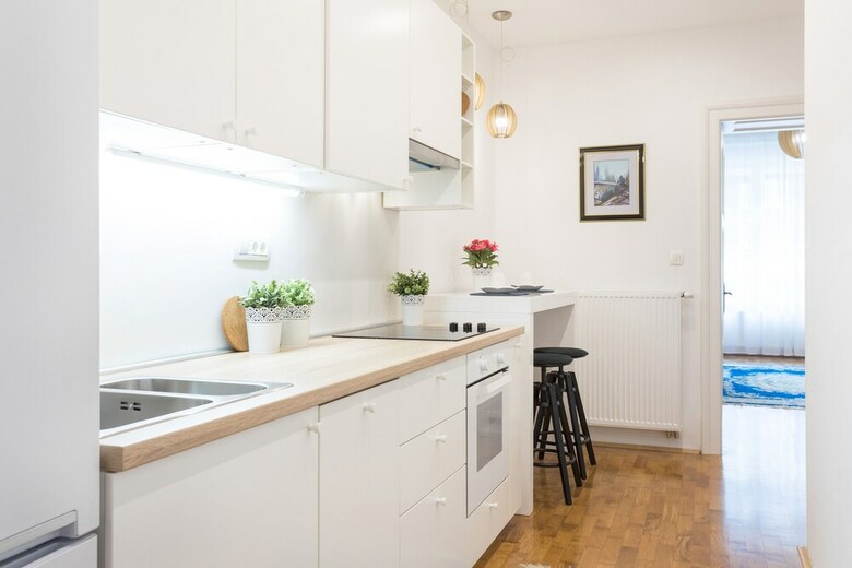 Bright And Spacious Apartment In The City Center!