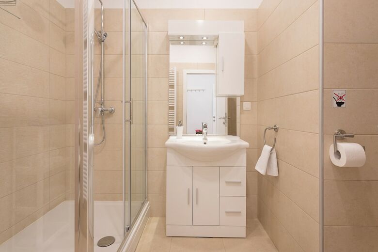 Bright And Spacious Apartment In The City Center!