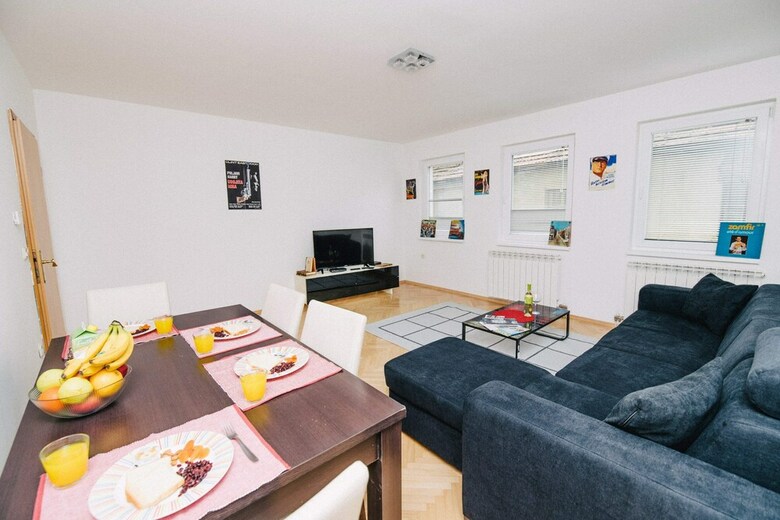 Modern Apartment With Huge Garden & Free Parking