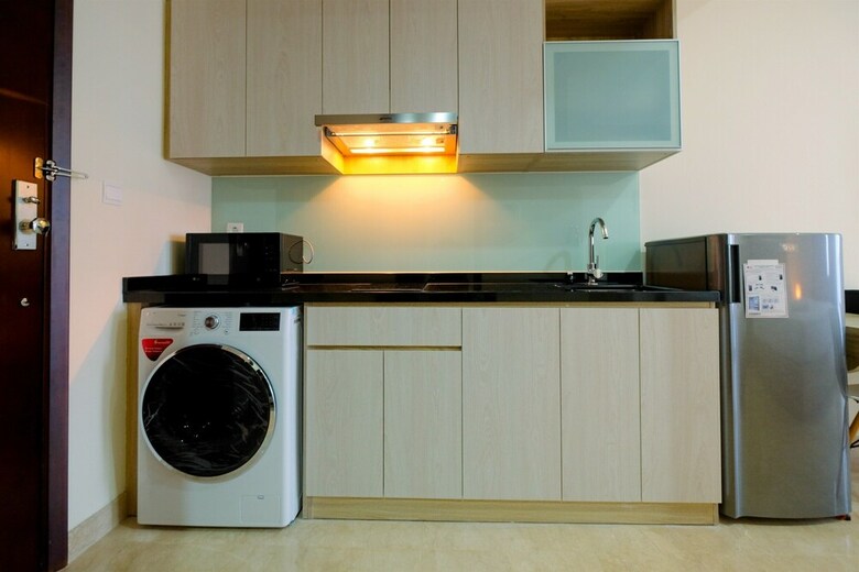 Modern Studio At Menteng Park Apartment